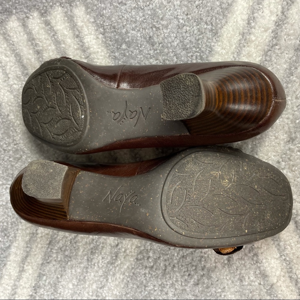ANTHROPOLOGIE NAYA Daria Leather Rounded Toe Ruffled Button Stacked Wooden Heels - Picture 7 of 9